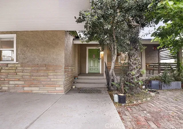 Photo 1 of Sale Pending at 11757 Arminta St, North Hollywood, CA 91605 | MLS# SR26133120 | Listing updated on 2026-09-30