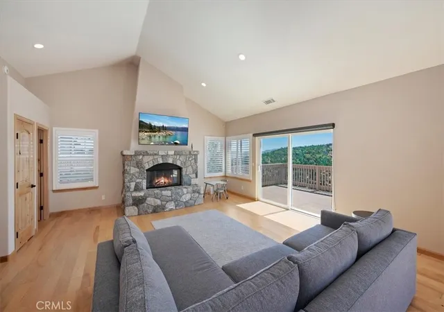 Photo 3 of Single family home for sale at 1015 Marin, Lake Arrowhead, CA 92352 | MLS# IG26134051 | Listing updated on 2026-06-25