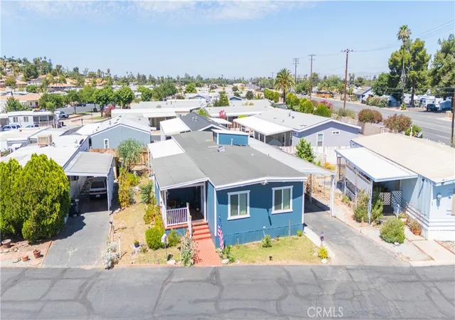Photo 2 of Manufactured home for sale at 44725 E Florida Ave #185, Hemet, CA 92544 | MLS# SW26133505 | Listing updated on 2026-06-19