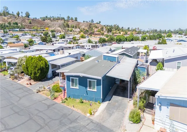 Photo 3 of Manufactured home for sale at 44725 E Florida Ave #185, Hemet, CA 92544 | MLS# SW26133505 | Listing updated on 2026-06-19