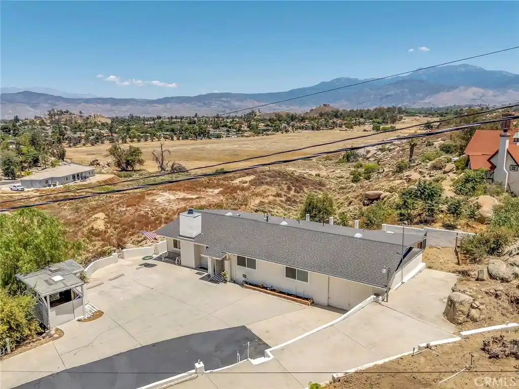 Photo 1 of Single family home for sale at 27756 Vista Del Valle, Hemet, CA 92544 | MLS# SW26117788 | Listing updated on 2026-10-18