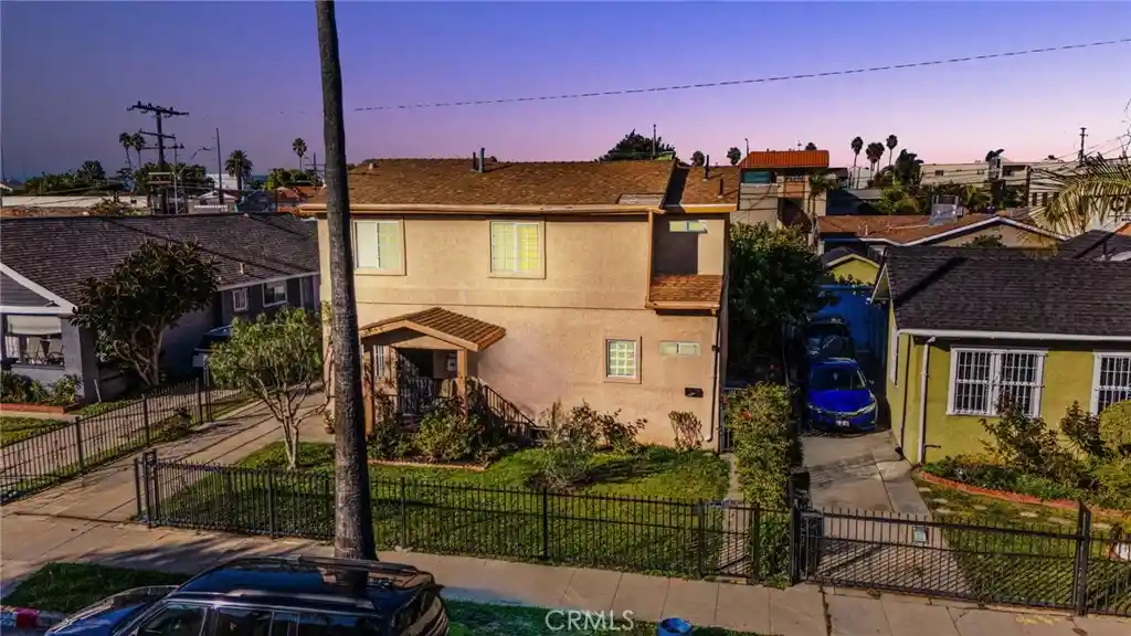 Single family home for sale at 535 W Olive St, Inglewood, CA 90301 | MLS# DW26134092