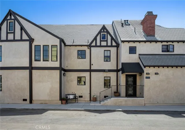 Photo 3 of Single family home for sale at 55 Rivo Alto Cnl, Long Beach, CA 90803 | MLS# PW26134083 | Listing updated on 2026-06-29