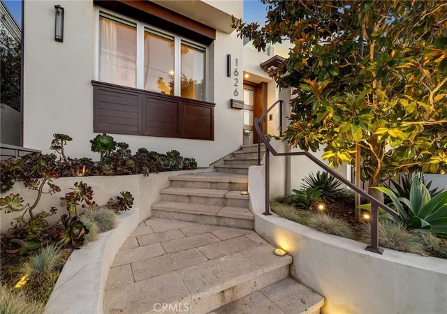 Homes for sale in Manhattan Beach, CA | 1626 1St St, Manhattan Beach, CA 90266 | MLS# SB26133853