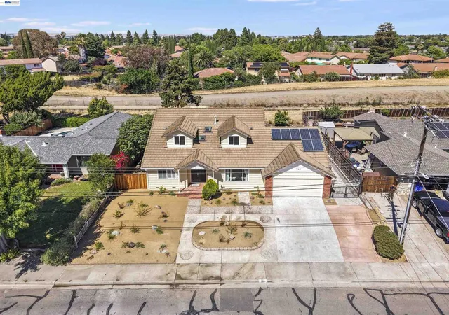 2nd image of 743 Ventura Dr, Pittsburg, CA 94565 | MLS# 41138930