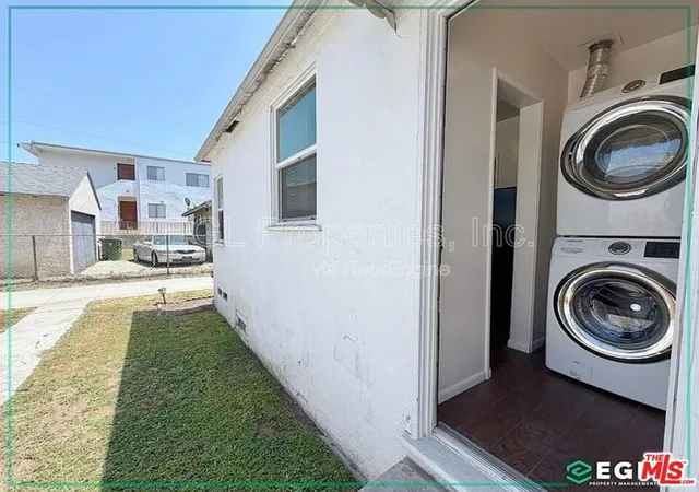 Homes for sale in Inglewood, CA | 315 W Queen St, Inglewood, CA 90301 | MLS# 26849765