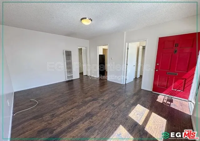 Homes for sale in Inglewood, CA | 315 W Queen St, Inglewood, CA 90301 | MLS# 26849765