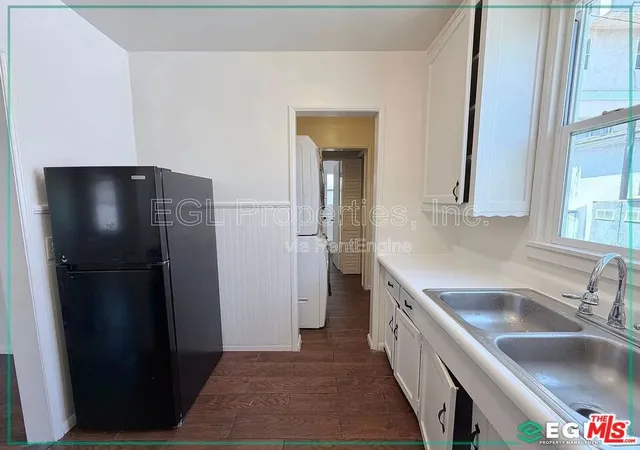 Homes for sale in Inglewood, CA | 315 W Queen St, Inglewood, CA 90301 | MLS# 26849765