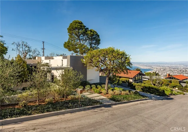 3rd image of 6085 Woodfern Dr, Rancho Palos Verdes, CA 90275 | MLS# PV26131820