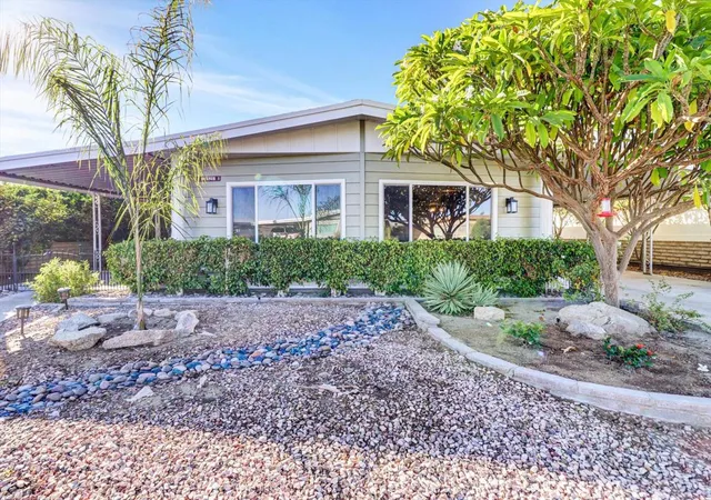 3rd image of 38525 Desert Greens Dr E, Palm Desert, CA 92260 | MLS# 219149406DA