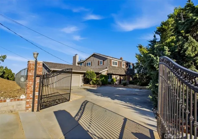 Photo 3 of Single family home for sale at 35870 Tierra Subida, Palmdale, CA 93551 | MLS# SR26134126 | Listing updated on 2026-06-20