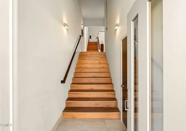 Photo 3 of Single family home for sale at 827 Mandalay Beach Rd, Oxnard, CA 93035 | MLS# V1-37091 | Listing updated on 2026-09-24