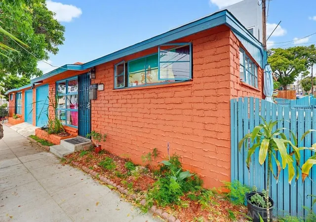Listing Photo 2 - Condo for sale in building located at 2125 27 Ebers, San Diego, CA 92107 - Unit #