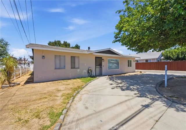 Photo 3 of Single family home for sale at 40672 Mayberry, Hemet, CA 92544 | MLS# CV26133656 | Listing updated on 2026-10-01