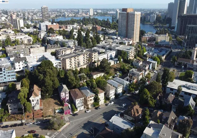 2nd image of 176 Orange St, Oakland, CA 94610 | MLS# 41138960