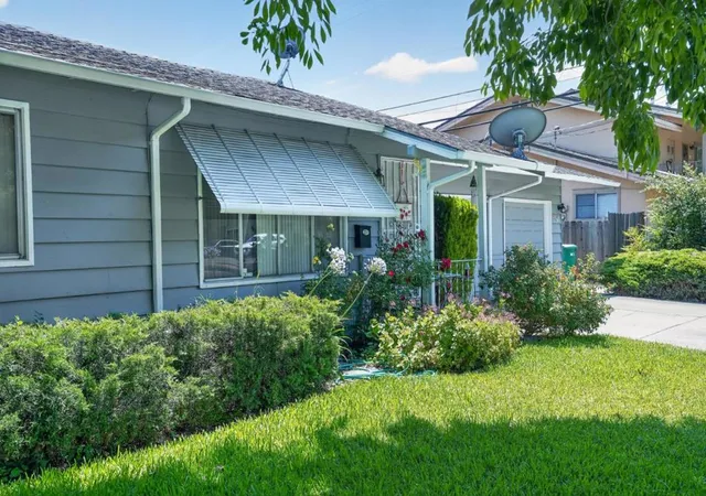 2nd image of 442 W Lincoln Rd, Stockton, CA 95207 | MLS# ML82051621