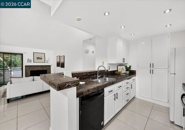 Photo 4 of Condo for sale at 6204 Buena Vista Dr #B, Newark, CA 94560 | MLS# 41138997 | Listing updated on 2026-10-08