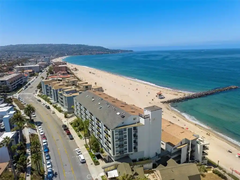 Listing Photo 1 - Condo for sale in 615 Esplanade located at 615 Esplanade, Redondo Beach, CA 90277 - Unit #504