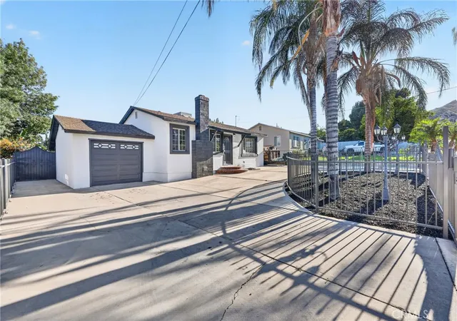 Photo 3 of Single family home for sale at 3946 Tomlinson, Riverside, CA 92503 | MLS# DW26134349 | Listing updated on 2026-09-29