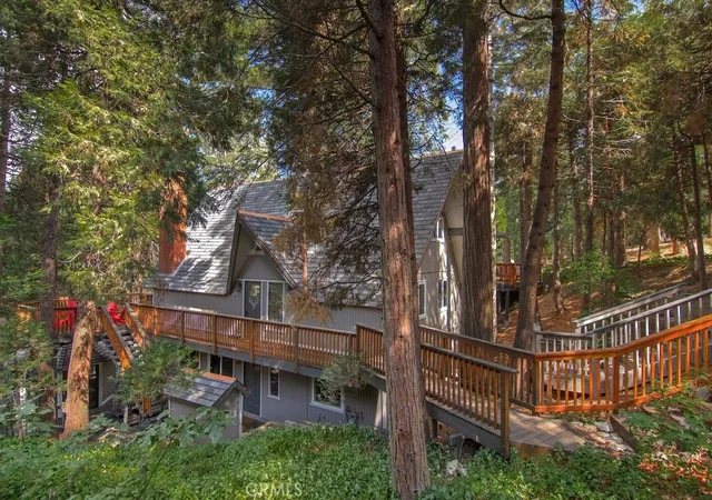 Homes for sale in Lake Arrowhead, CA | 422 Klamath, Lake Arrowhead, CA 92352 | MLS# IG26133673