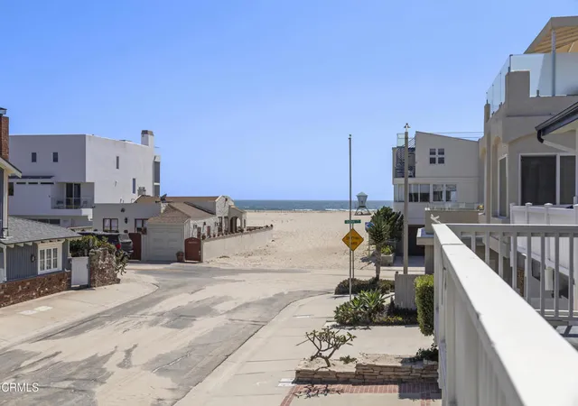 Homes for sale in Oxnard, CA | 113 La Granada St, Oxnard, CA 93035 | MLS# V1-37098