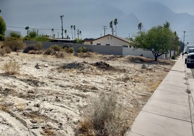2nd image of 1833 Racquet Club Rd E, Palm Springs, CA 92262 | MLS# AR26134535