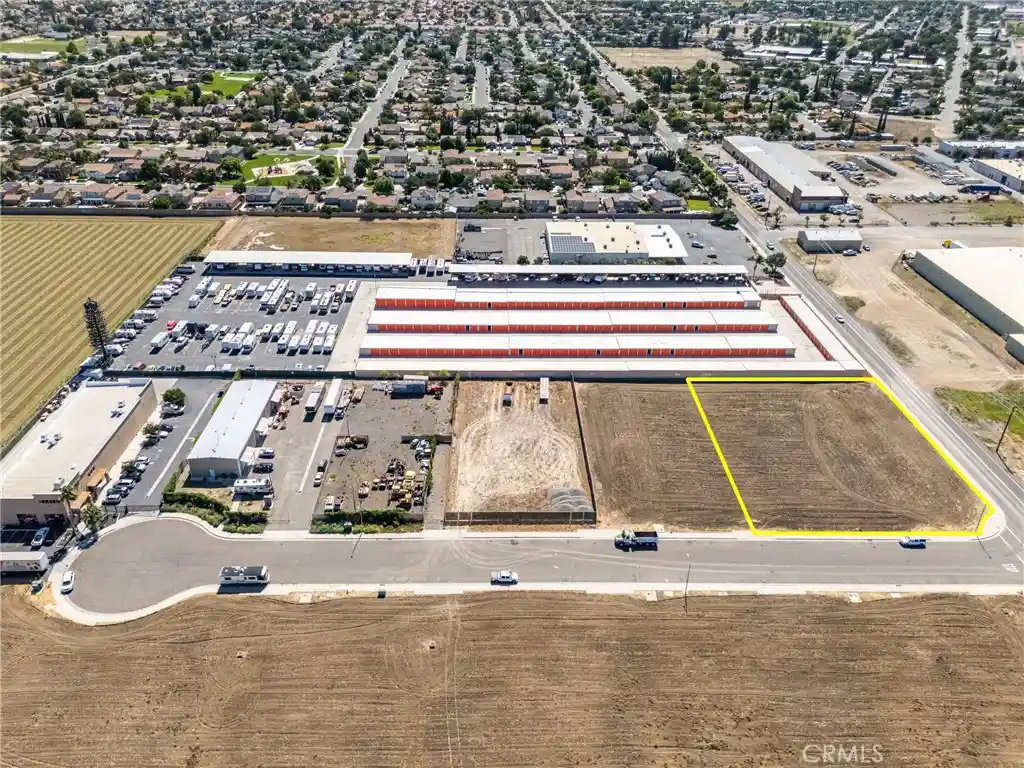 Photo 1 of Sale Pending at 204 Commerce, Los Banos, CA 93635 | MLS# MC26134596 | Listing updated on 2026-10-15