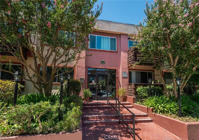 2nd image of 5349 Newcastle #20, Encino, CA 91316 | MLS# SR26134304