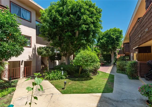 3rd image of 5349 Newcastle #20, Encino, CA 91316 | MLS# SR26134304