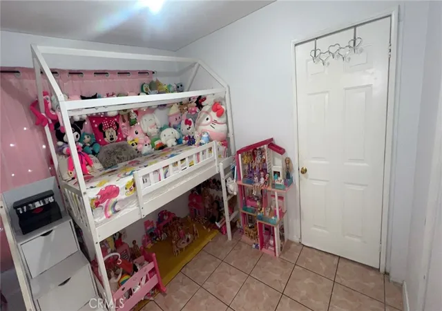 Listing Photo 4 - Condo for sale in building located at 1715 E 70th, Los Angeles, CA 90001