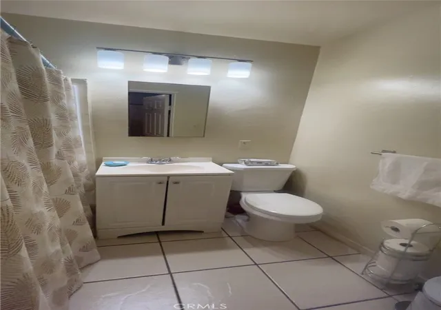 Listing Photo 5 - Condo for sale in building located at 1715 E 70th, Los Angeles, CA 90001