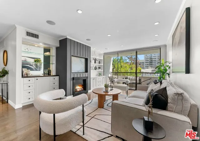 2nd image of 906 N Doheny Dr #311, West Hollywood, CA 90069 | MLS# 26850073