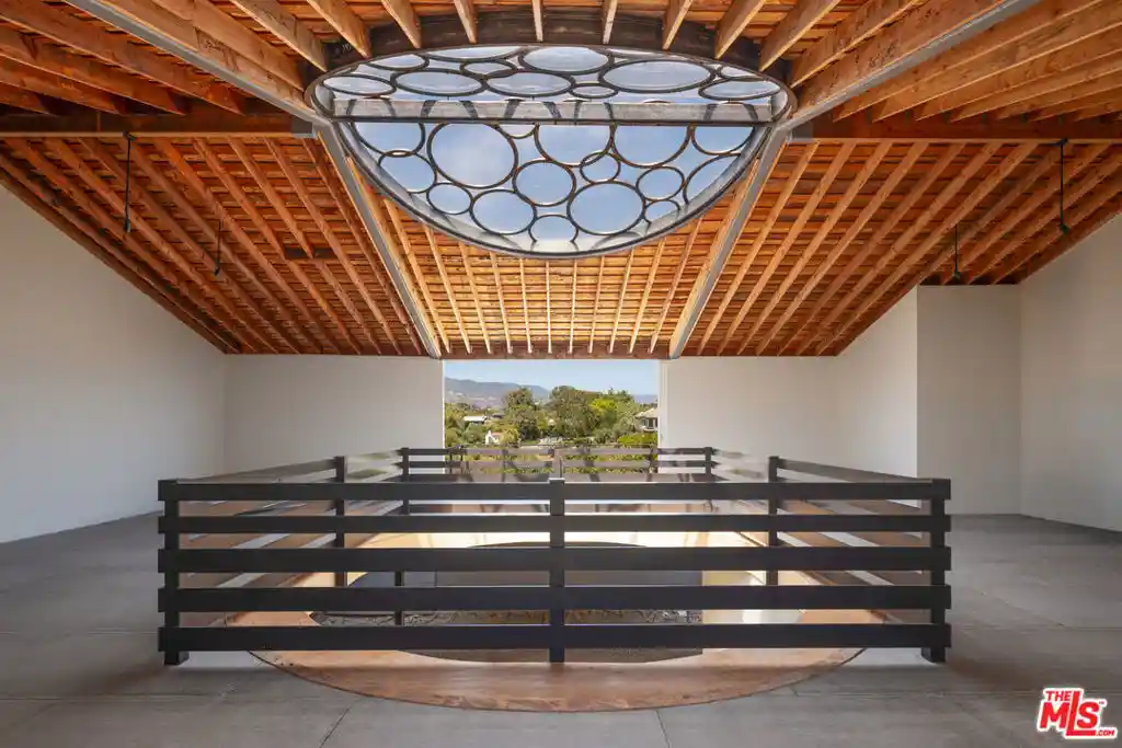 Photo 1 of Single family home for sale at 28867 Grayfox St, Malibu, CA 90265 | MLS# 26850149 | Listing updated on 2026-08-07