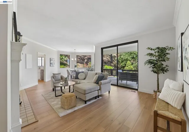 2nd image of 3324 Ptarmigan Dr #1A, Walnut Creek, CA 94595 | MLS# 41139102