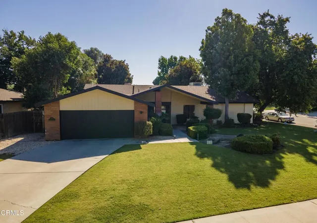 Photo 1 of Single family home for sale at 2601 Barrington St, Bakersfield, CA 93309 | MLS# V1-37122 | Listing updated on 2026-10-02
