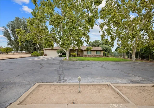 3rd image of 1714 N Blythe, Fresno, CA 93722 | MLS# FR26135128