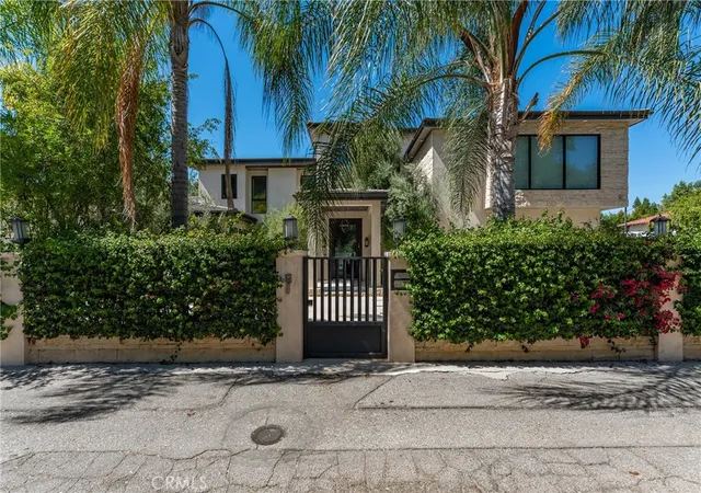 Photo 1 of Mansion for sale at 5334 Encino Ave, Encino, CA 91316 | MLS# SR26135094 | Listing updated on 2026-10-02