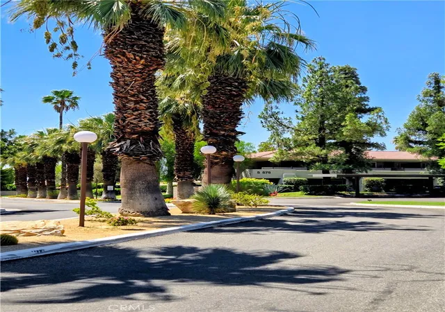 2nd image of 575 N Villa Ct, Palm Springs, CA 92262