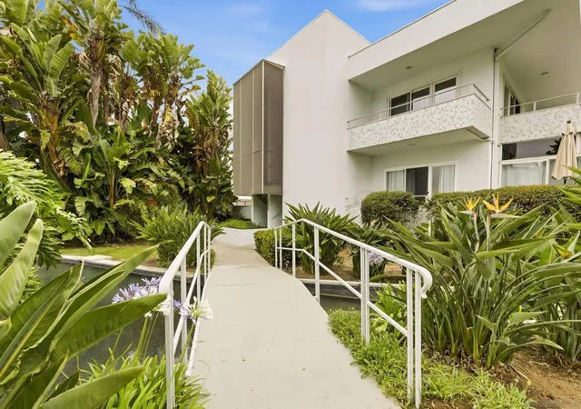 Photo 2 of Sale Pending at 2364 Torrey Pines Rd, La Jolla, CA 92037 | MLS# 260015079SD | Listing updated on 2026-07-16