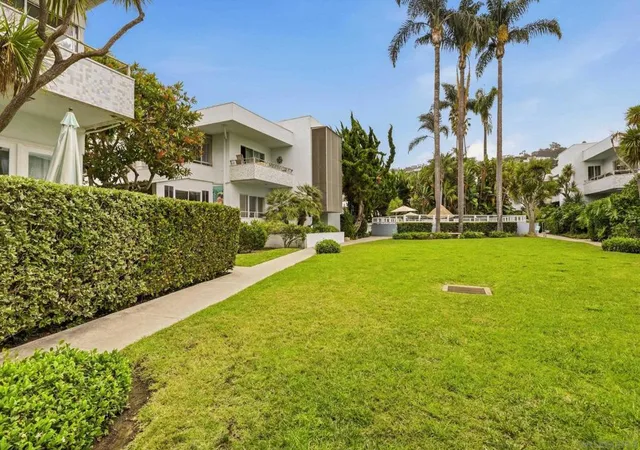 Photo 3 of Sale Pending at 2364 Torrey Pines Rd, La Jolla, CA 92037 | MLS# 260015079SD | Listing updated on 2026-07-16