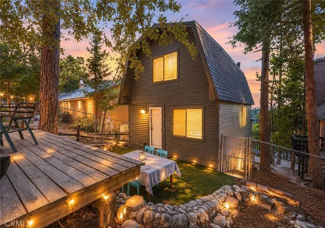 Photo 2 of Single family home for sale at 27067 Overlook Ln, Lake Arrowhead, CA 92352 | MLS# IG26134789 | Listing updated on 2026-09-21