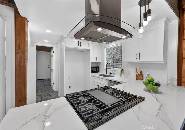 Photo 3 of Single family home for sale at 27067 Overlook Ln, Lake Arrowhead, CA 92352 | MLS# IG26134789 | Listing updated on 2026-09-21