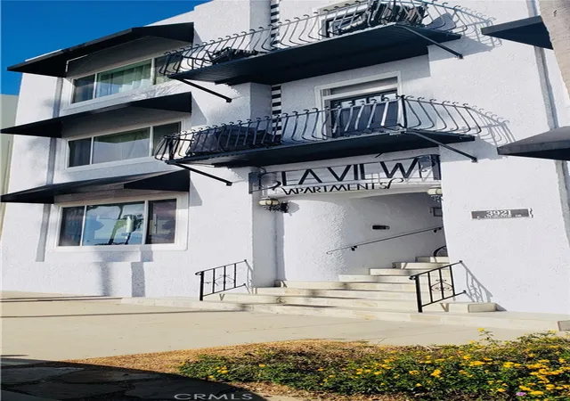 Listing Photo 4 - Condo for sale in building located at 3921 E Livingston, Long Beach, CA 90803