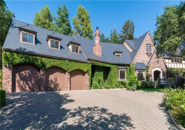 3rd image of 375 Berkshire Ave, La Canada Flintridge, CA 91011 | MLS# GD26135343