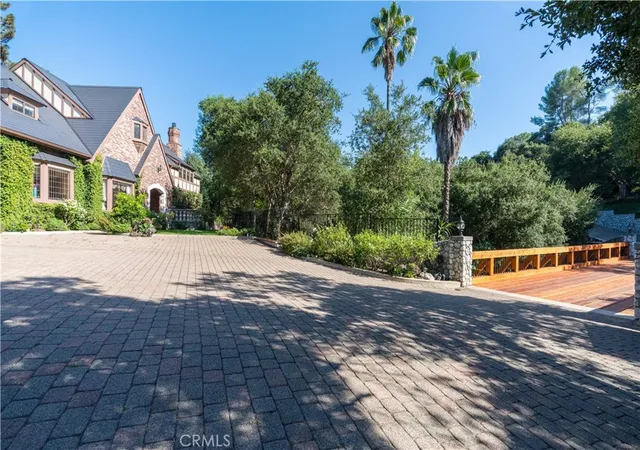 4th image of 375 Berkshire Ave, La Canada Flintridge, CA 91011 | MLS# GD26135343