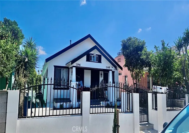 Listing Photo 4 - Condo for sale in building located at 1146 W 52nd, Los Angeles, CA 90037