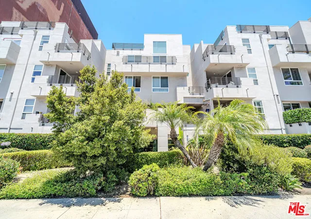 Photo 1 of Condo for sale at 4925 Wilshire Blvd #302, Los Angeles, CA 90010 | MLS# 26848035 | Listing updated on 2026-06-30