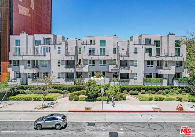 Photo 2 of Condo for sale at 4925 Wilshire Blvd #302, Los Angeles, CA 90010 | MLS# 26848035 | Listing updated on 2026-06-30