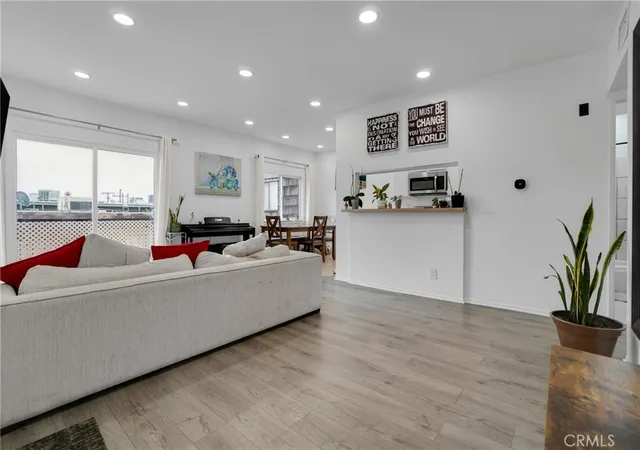 5th image of 15516 Nordhoff St #217, North Hills, CA 91343 | MLS# SR26135532