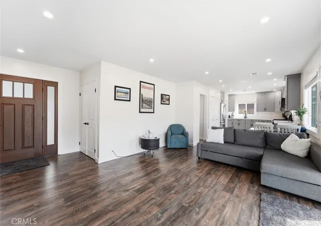 Photo 4 of Sale Pending at 3329 N Los Coyotes Diagonal, Long Beach, CA 90808 | MLS# PW26135479 | Listing updated on 2026-09-10
